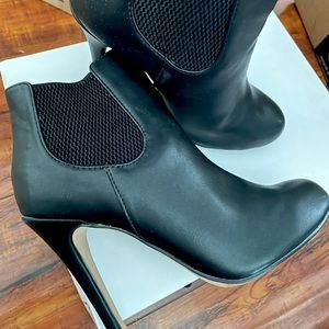 Black High Heeled Chelsea Boots